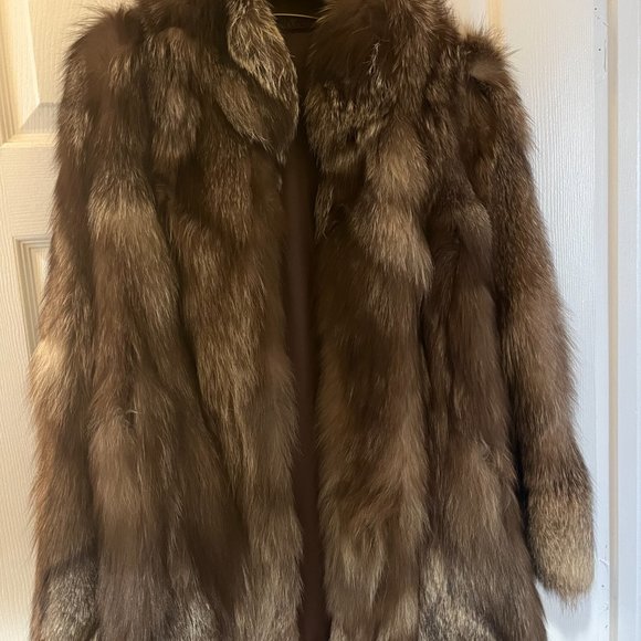 Exquisite Vintage Silver Fox Fur Mid-Length Coat